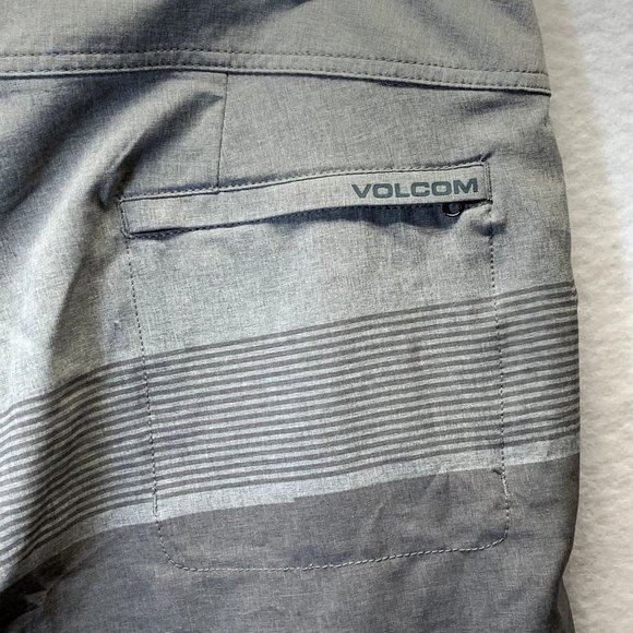Volcom‎ Trunks Mens Size 38 Gray Stripes Unlined Static Division Boardshorts - Picture 10 of 10